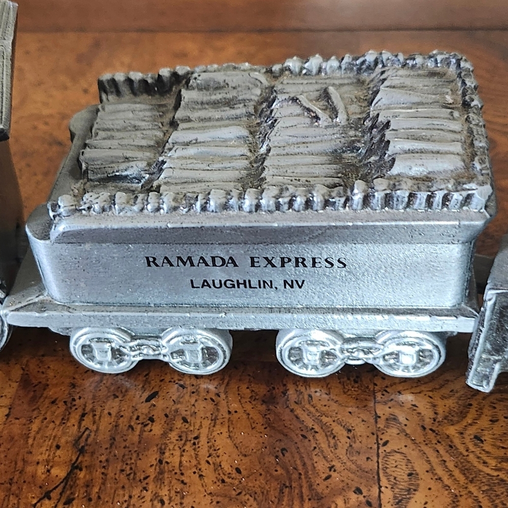 vintage 1974 Banthrico HEINZ 57 die-cast metal train coin bank set. - Picture 4 of 8
